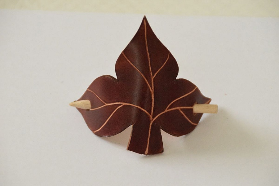 barette cuir feuille de tr&egrave;fle