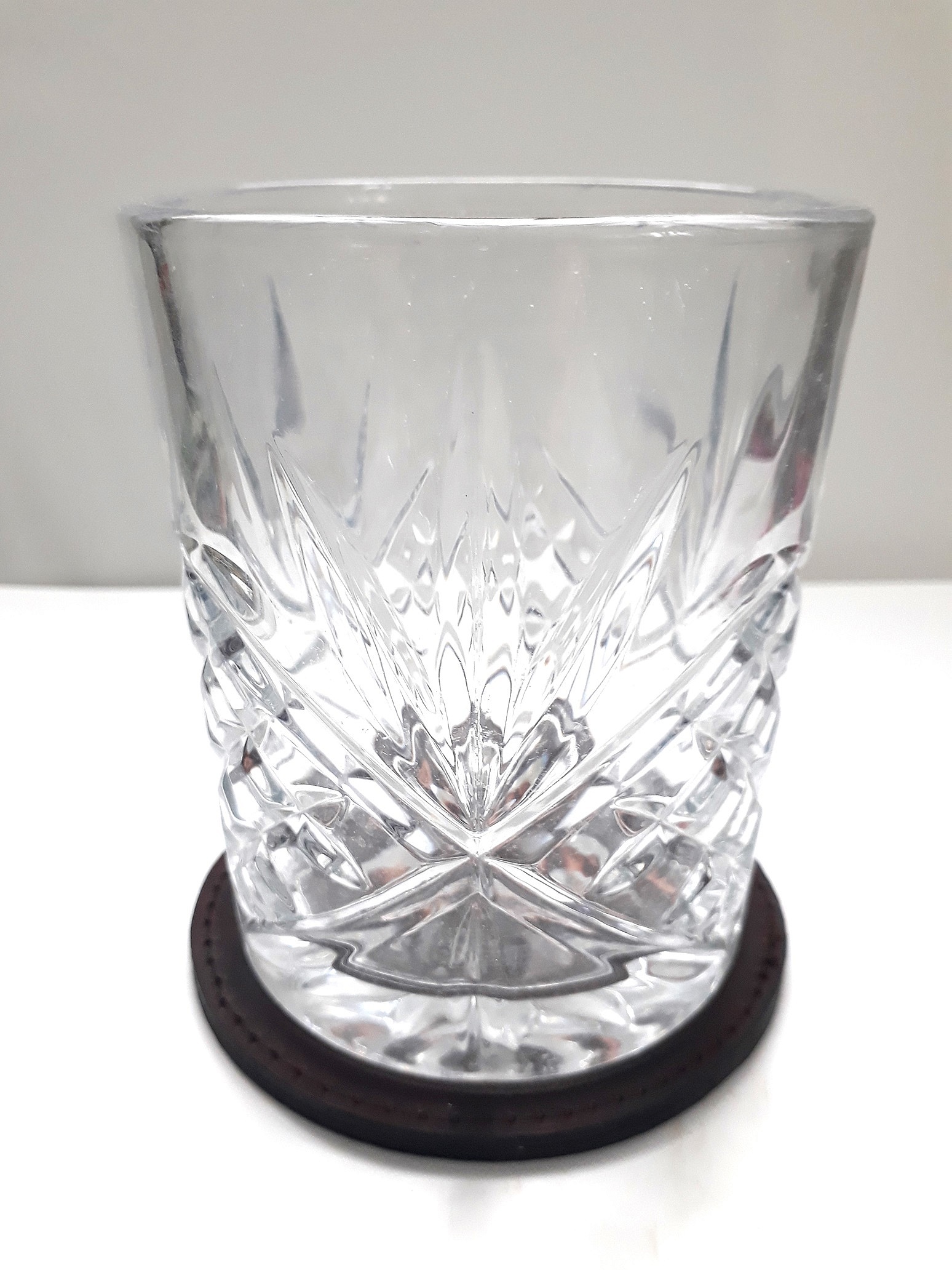 sous verre en cuir personnalis&eacute;